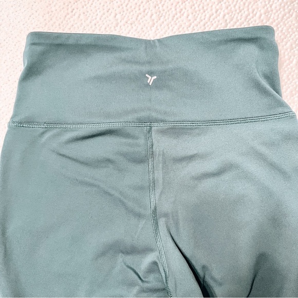 Old Navy Women’s High Rise PowerPress 7/8 Cargo Leggings - Forest Shade, Size S - Picture 6 of 9